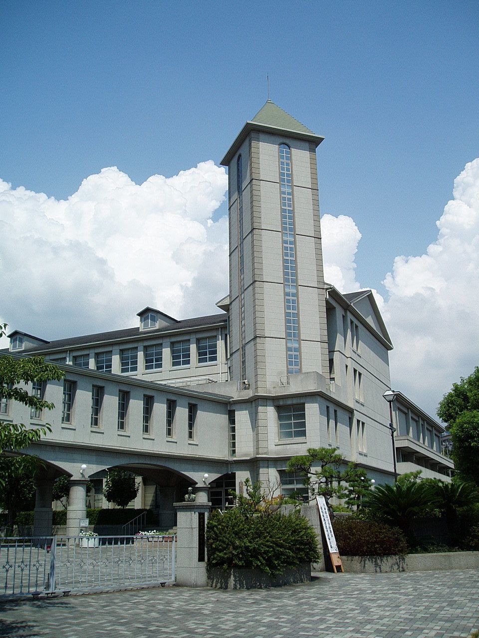 神戸 高校 偏差 値